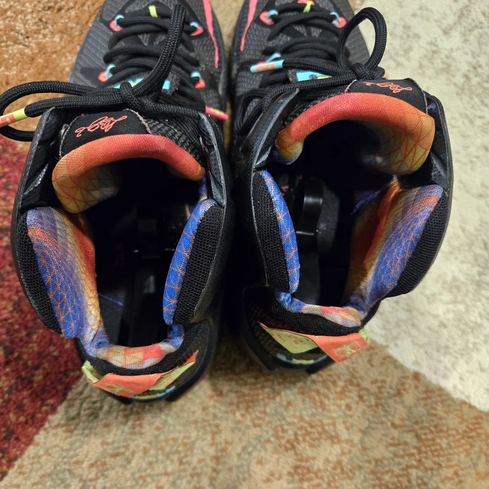 Men's Nike Lebron Sneaker and Hoodie Set - Picture 11 of 14